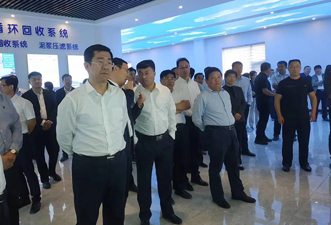 賈汪區(qū)區(qū)領(lǐng)導蒞臨瑞杰機械指導工作！